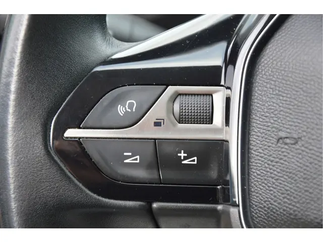 Peugeot 3008 1.2 PureTech Access 2018 Benzine 16