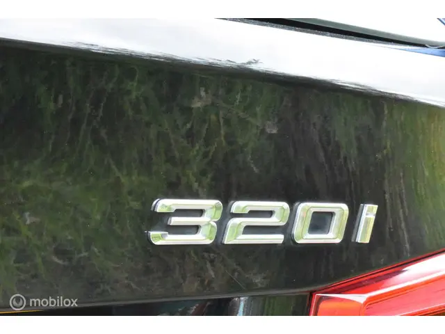 BMW 3 Serie Touring 320i Corporate Lease 2018 Benzine 36
