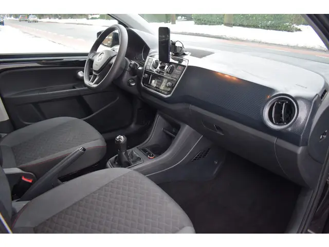 Volkswagen up! 1.0 BMT high up! 2019 Benzine 18