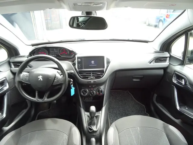 Peugeot 208 1.2 VTi Allure 2012 Benzine 11