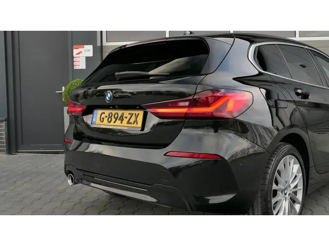 BMW 1 Serie 118i Executive Edition 2020 Benzine 14
