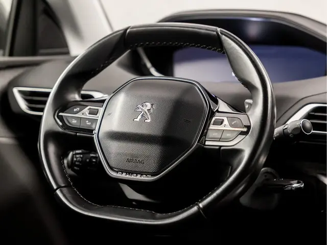 Peugeot 5008 1.2 PureTech Allure 2018 Benzine 17