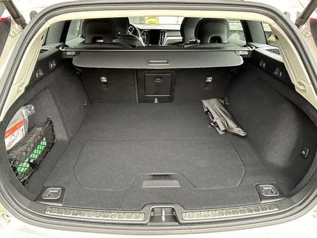 Volvo V60 Cross Country 2.0 B5 AWD Plus 2024 Benzine 16