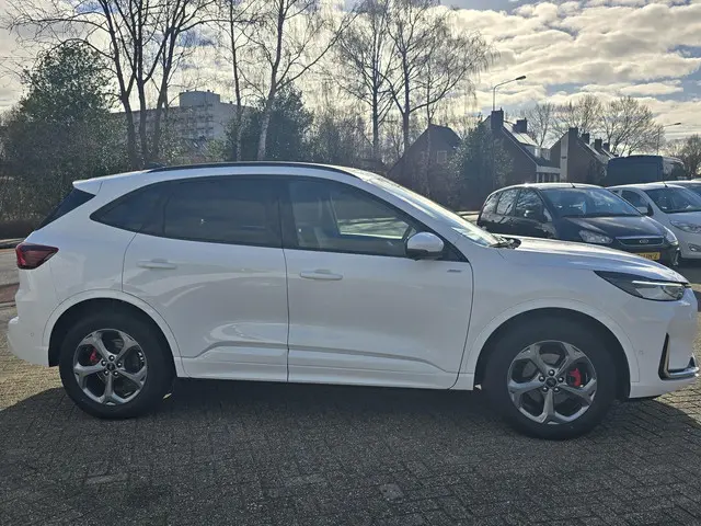 Ford Kuga 2.5 PHEV ST-Line X 2024 Hybride Benzine 2