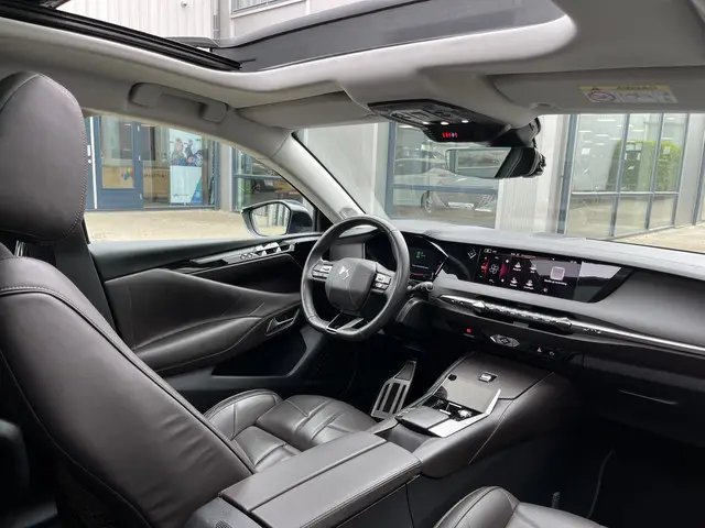DS DS 4 E-Tense La Première 2022 Hybride Benzine 4