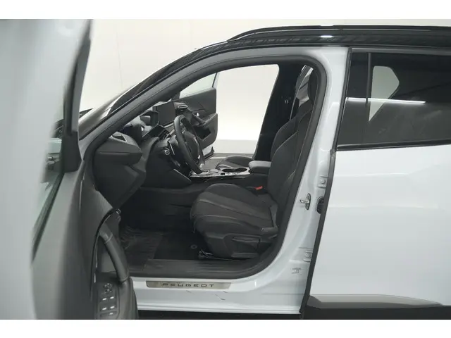 Peugeot 2008 PureTech 130 EAT8 GT 2024 Benzine 28