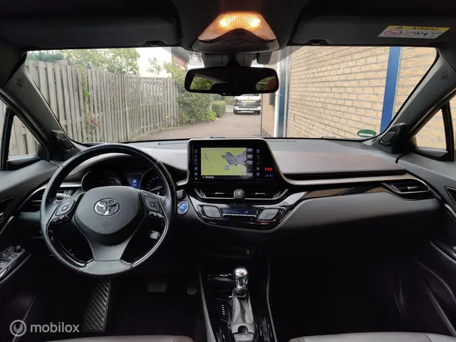 Toyota C-HR 1.8 Hybrid Executive 2018 Hybride Benzine 9