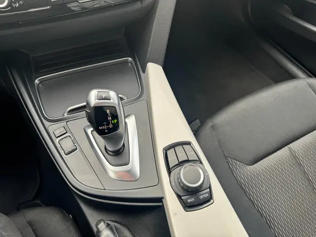BMW 3 Serie Touring 318i AIRCO 2018 Benzine 15