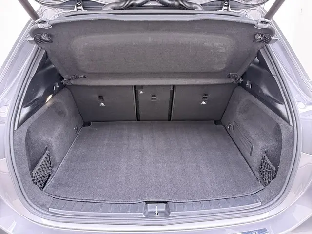 Mercedes-Benz GLA 180 AMG line 2021 Benzine 6