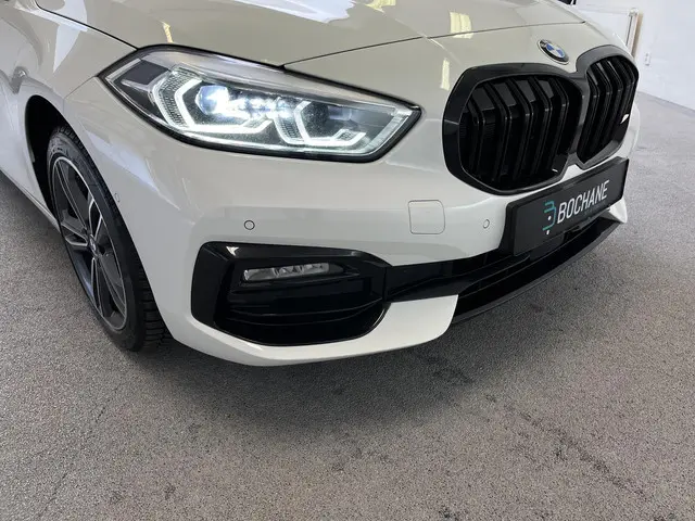 BMW 1 Serie 118i Sport Line 2021 Benzine 11