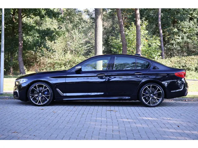 BMW 5 Serie M550i xDrive Executive 2018 Benzine 3