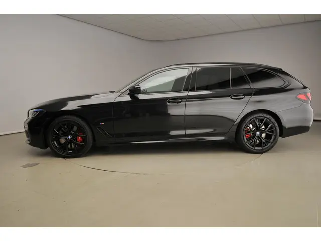 BMW 5 Serie Touring 540i xDrive 2023 Benzine 4