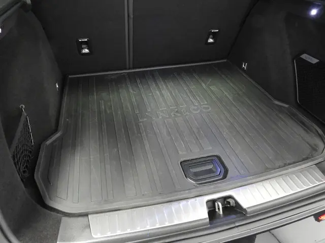 Lynk & Co 01 1.5 PHEV BlackLine 2023 Hybride Benzine 33