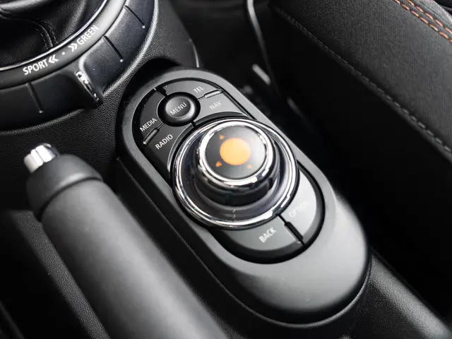 MINI 5-Deurs Cooper Aut. 2017 Benzine 26