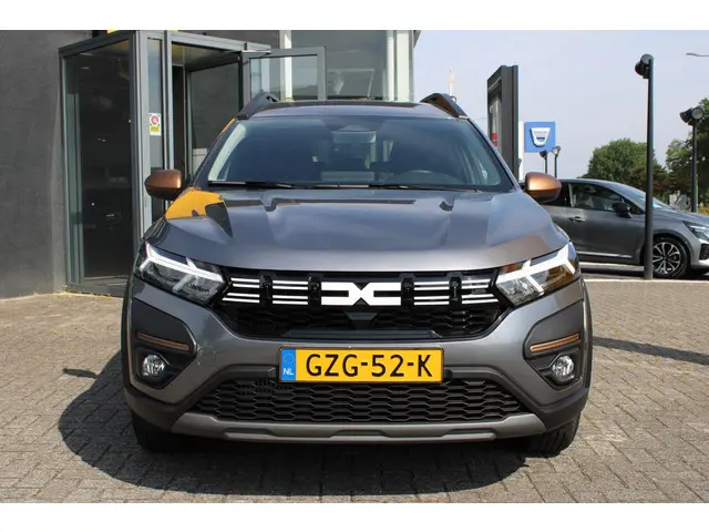 Dacia Jogger TCe 110 Extreme 7p. 2025 Benzine 37