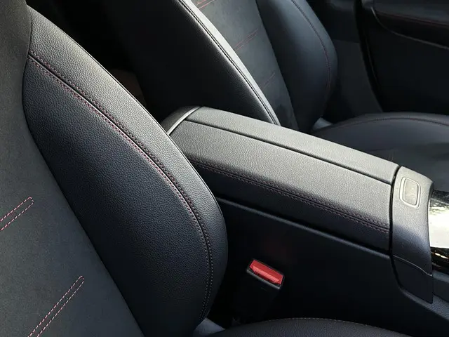 Mercedes-Benz CLA 200 d AMG Line 2025 Diesel 33