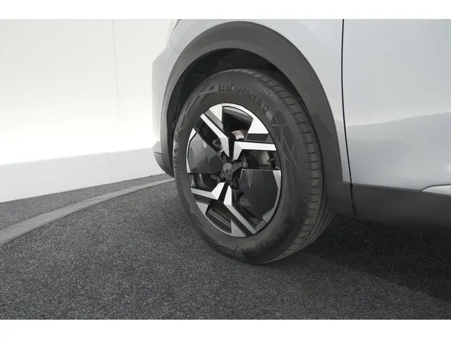 Peugeot 2008 PureTech 100 Allure 2024 Benzine 18