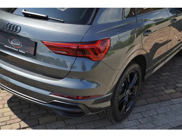 Audi Q3 45 TFSI e S edition 2021 Hybride Benzine 15
