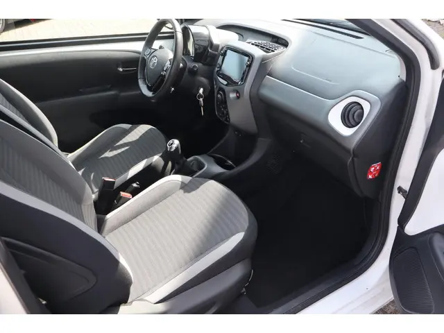 Toyota Aygo 1.0 VVT-i x-play 2019 Benzine 20