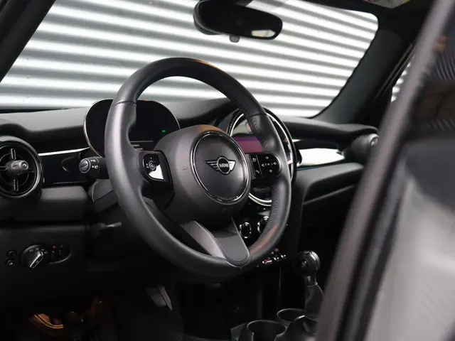 MINI 5-Deurs Cooper 2022 Benzine 13