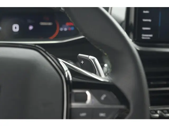 Peugeot 2008 PureTech 130 EAT8 GT 2024 Benzine 37