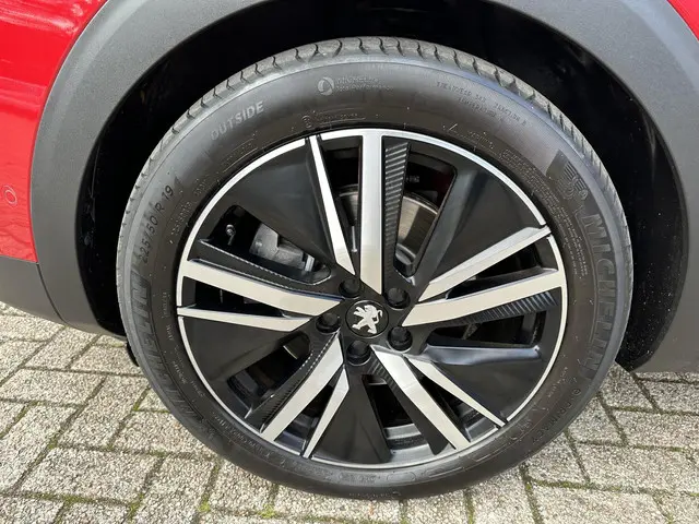 Peugeot 3008 1.6 HYbrid 225 GT 2023 Hybride Benzine 45