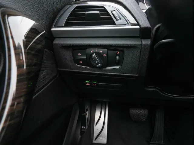 BMW 2 Serie Cabrio 220d Sport M-Sportpack 2016 Diesel 21