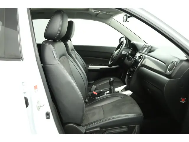 Suzuki Vitara 1.6 High Executive 2015 Benzine 22