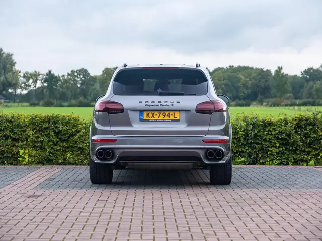 Porsche Cayenne 4.8 Turbo S 2015 Benzine 25