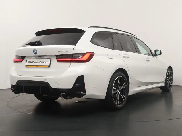 BMW 3 Serie Touring 330e 2025 Hybride Benzine 9