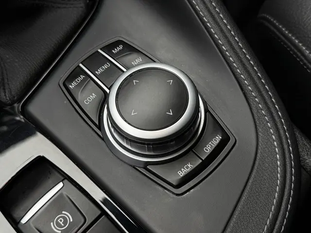 BMW X1 sDrive20i VDL Nedcar Edition 2020 Benzine 16