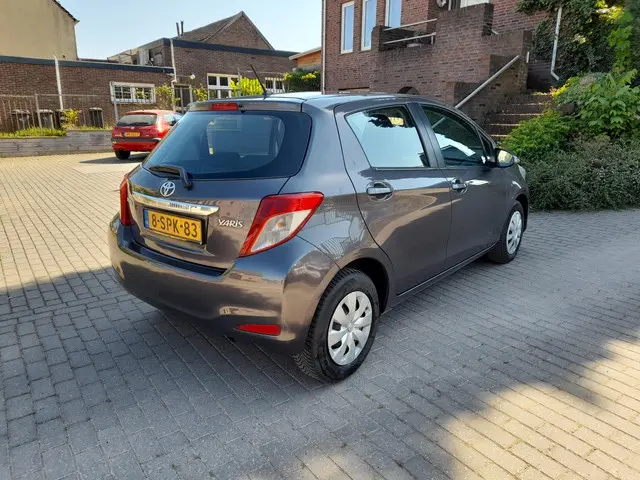 Toyota Yaris 1.3 VVT-i Now 2013 Benzine 10