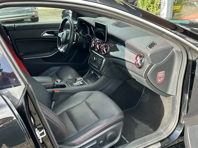 Mercedes-Benz CLA AMG 45 4MATIC 2015 Benzine 22