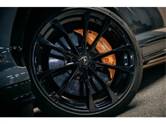 Lamborghini Urus 3