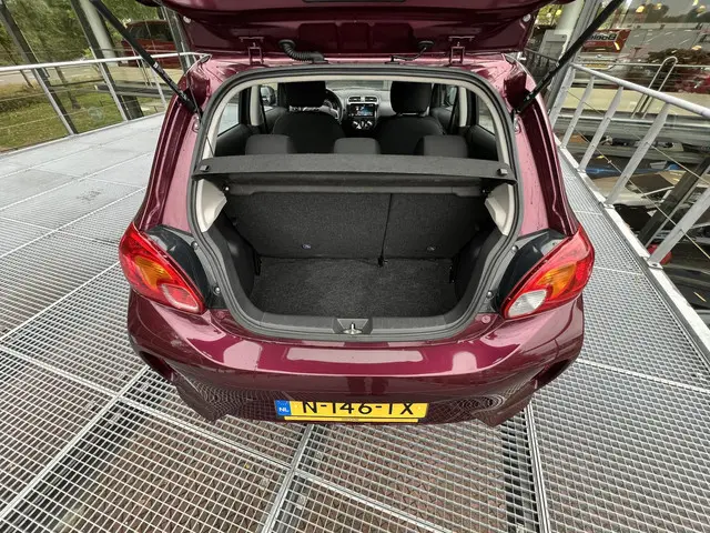 Mitsubishi Space Star 1.2 Cool+ 2022 Benzine 9