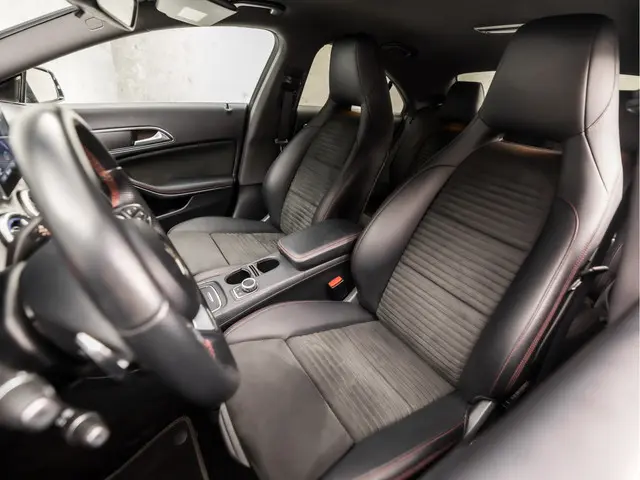 Mercedes-Benz CLA 180 AMG Sport 2017 Benzine 15