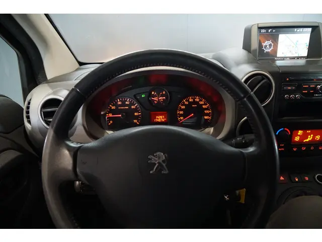 Peugeot Partner 120 1.6 e-HDI L1 Navteq 2015 Diesel 12