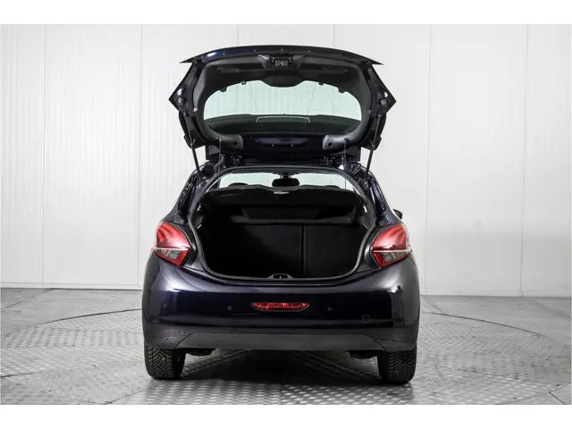 Peugeot 208 1.2 PureTech Signature 2019 Benzine 44