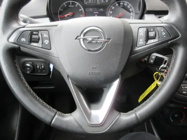 Opel Corsa 1.4 Favourite 5 Deurs Airco PDC 2018 Benzine 14