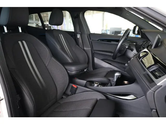 BMW X2 xDrive25e 2021 Hybride Benzine 7