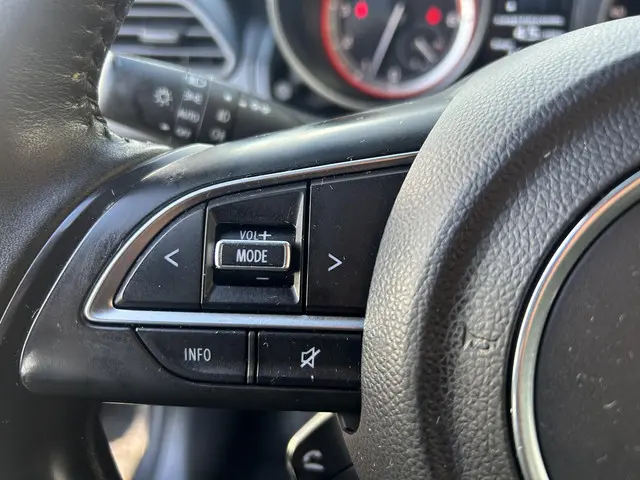 Suzuki Swift 1.2 Select Smart Hybrid 2024 Benzine 10