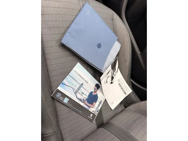 Peugeot 2008 1.2 Blue Lease Allure 2021 Benzine 19