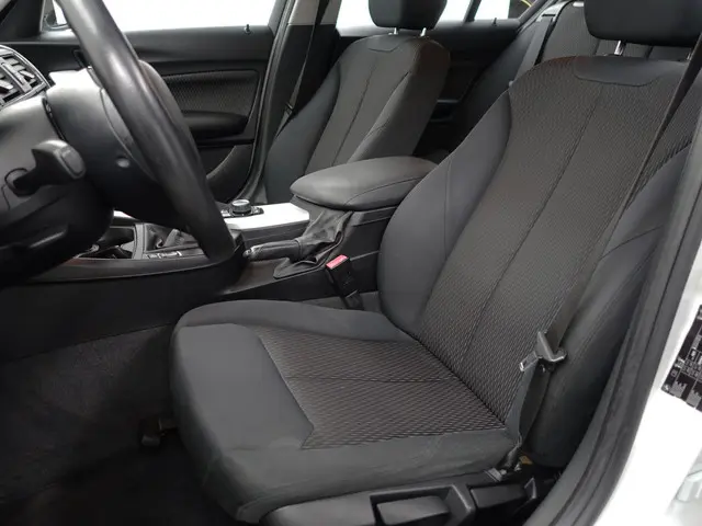 BMW 1 Serie 116i Business- 2012 Benzine 18