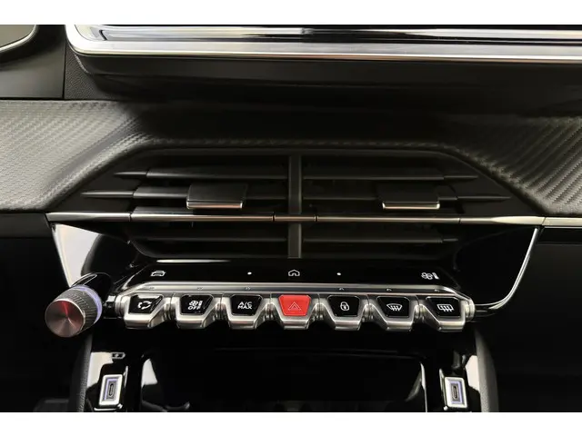 Peugeot 2008 1.2T 130pk Automaat Allure 2024 Benzine 28