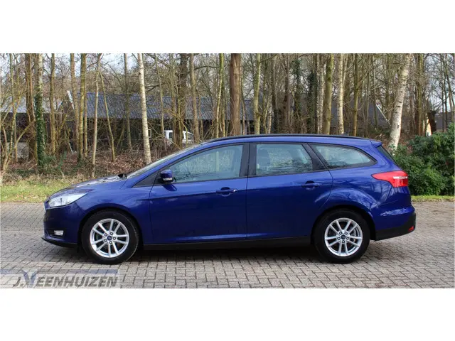 Ford Focus Wagon 1.0 Lease Edition 2017 Benzine 6