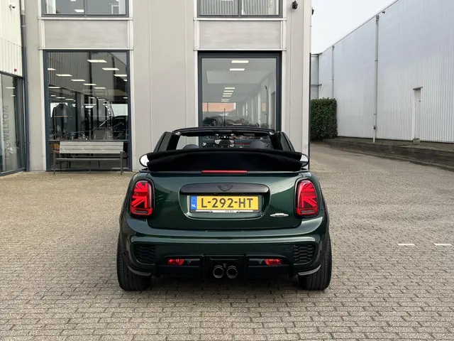 MINI Cooper Cabrio 2.0 John Works Chili 2017 Benzine 27