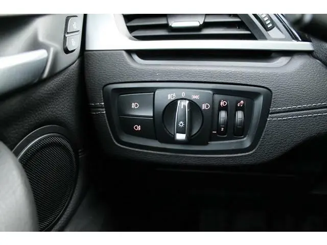 BMW X1 sDrive20i VDL Nedcar Edition 2020 2020 Benzine 16