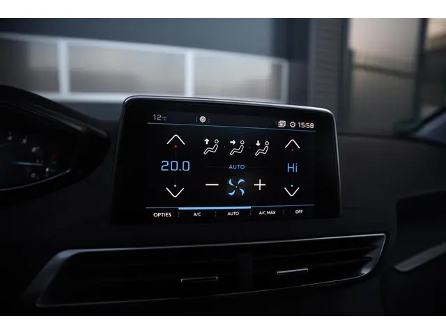 Peugeot 3008 1.6 PureTech Allure 2018 Benzine 38