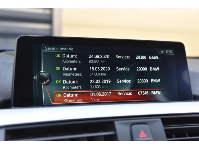 BMW 3 Serie Touring 320i High Executive 2017 Benzine 23