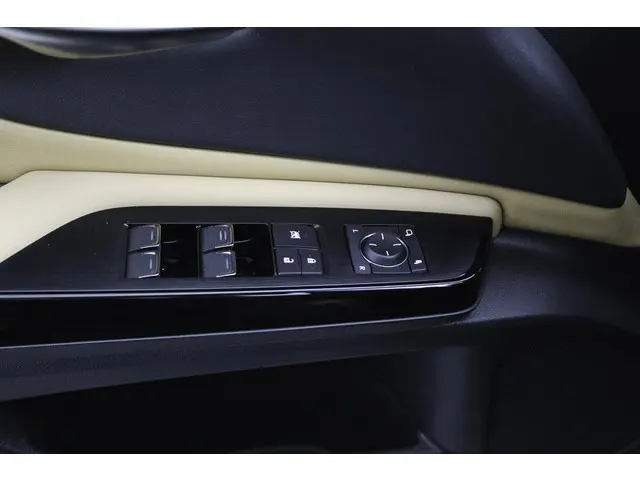 Lexus ES 300h Business Line 2024 Hybride Benzine 24